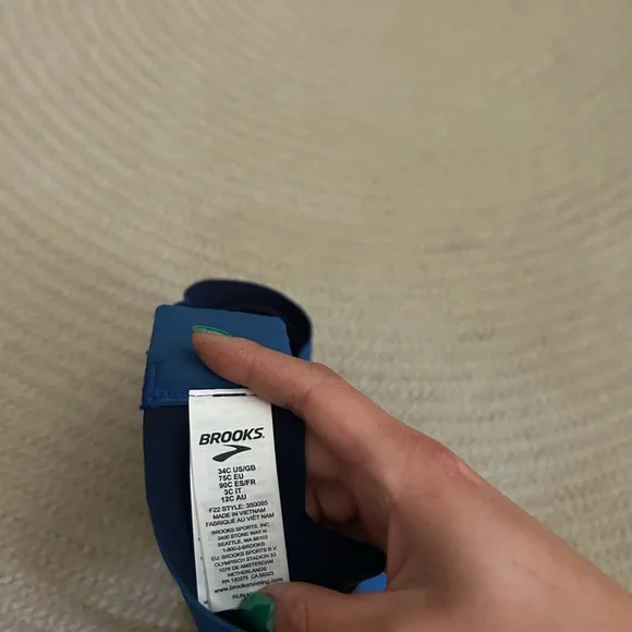 Brooks 34C sports bra - Picture 5 of 6